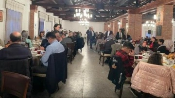 Gazetecilerle depremzedeler AYD iftarında buluştu