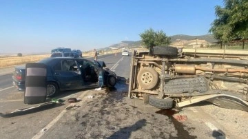 Gaziantep'te kamyonetle otomobil çarpıştı!