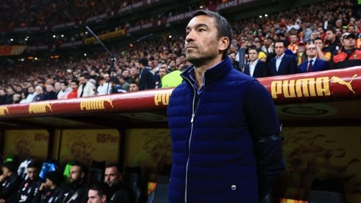 Giovanni van Bronckhorst: Galatasaray neden 9 kişi kalmadı