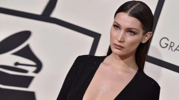 Görenler dönüp bir daha baktı! Bella Hadid'in cüretkar pozları sosyal medyayı salladı