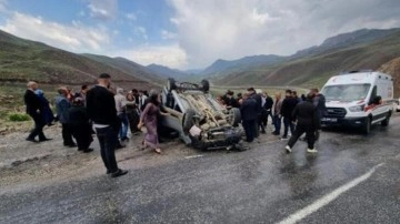 Hakkari’de hafif ticari araç takla attı: 1 'i ağır, 5 yaralı!