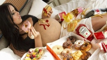Hamileyken Fast Food Tüketmek, Bebeği Riske Atıyor