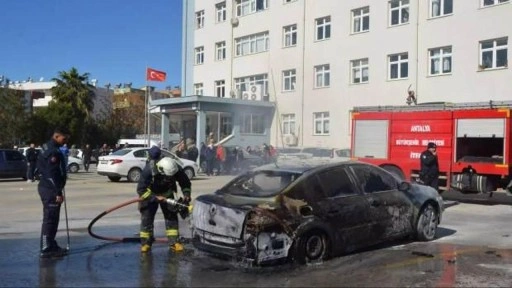 Hastane otoparkındaki otomobil yandı