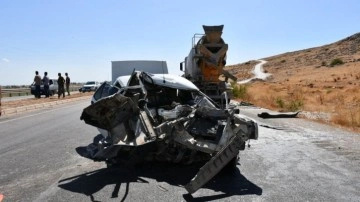 Hatay'da dehşet veren kaza! Beton mikseri otomobili sürükledi: 2 ölü