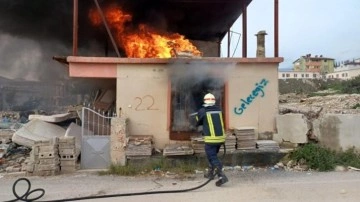 Hatay'da bir evde çıkan yangın maddi hasara neden oldu