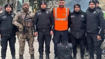 Hatay'da enkazda bulunan çantanın içini görünce hemen polise teslim etti