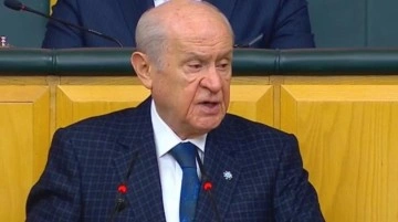 Herkes parti grubunda konuşan Bahçeli'nin ceketine odaklandı