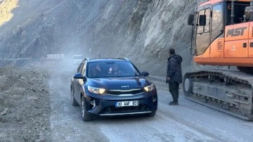 Heyalan nedeniyle kapanan Yüksekova-Van Karayolu tekrar ulaşıma açıldı