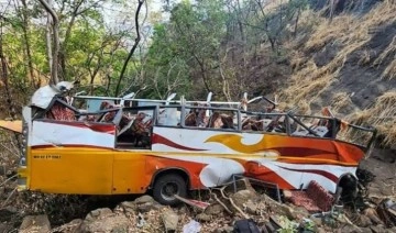 Hindistan'da müzisyenleri taşıyan otobüs uçuruma düştü: 13 ölü