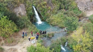 İki çocuğunu boğulmaktan kurtaran baba hayatını kaybetti