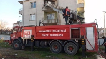 İki katlı evde çıkan yangın uzun uğraşlar sonucu kontrol altına alındı