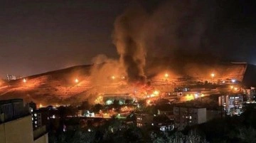 İran'da hapishanede yangın çıkması sonucu tutuklular ve gardiyanlar birbirlerine girdi