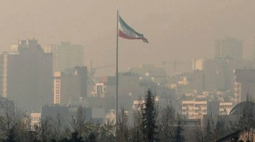 İran'da hava kirliliği nedeniyle salı gününe kadar eğitime uzaktan devam edilecek