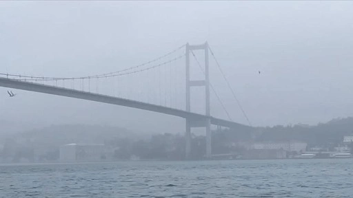 İstanbul Boğazı'nda gemi trafiği askıya alındı, seferler yapılamıyor