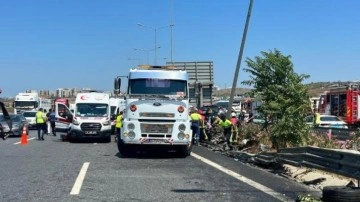 İstanbul'da feci kaza: Lastiği patlayan TIR cipe çarptı: 2 ölü, 4 yaralı