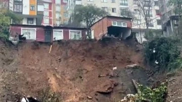 İstanbul'da toprak kayması nedeniyle 3 gecekondu boşaltıldı!