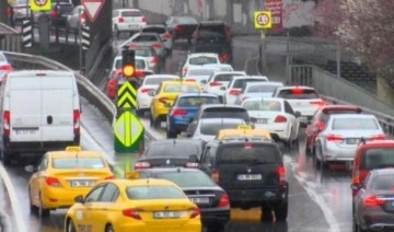 İstanbul'da yağmur trafiği etkiledi, yoğunluk yüzde 70'i aştı