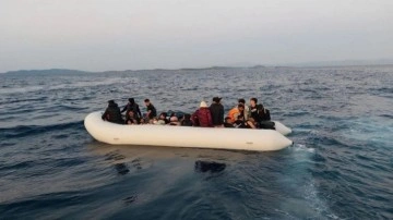 İzmir açıklarında 59 düzensiz göçmen yakalandı