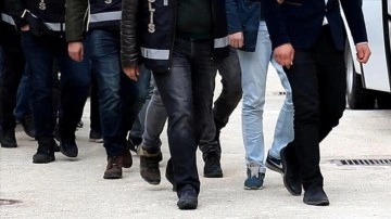 İzmir'de FETÖ mensuplarıyla şifreli konuşan 8 şüpheli gözaltına alındı
