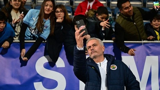 Jose Mourinho'dan Kasımpaşa taraftarına jest!