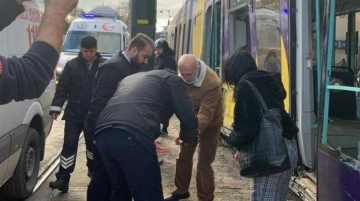 Kabataş'ta korku dolu anlar! Tramvay raydan çıktı, çok sayıda yaralı var