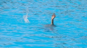 Kadıköy'de denize giren genç boğuldu