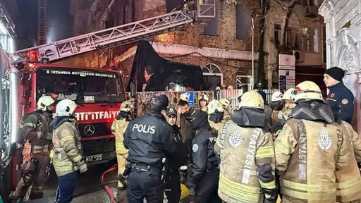 Kadıköy'de tarihi karakolda yangın; 1 ölü