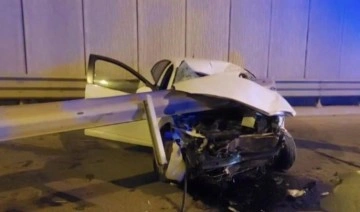 Kadıköy'de otomobil kaza yaptı, sürücü olduğunu iddia eden kişi ambulansa bindi