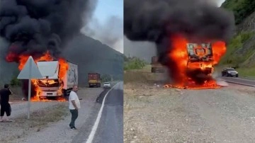 Kara yolunda korku dolu anlar: Seyir halindeyken alev alev yandı!