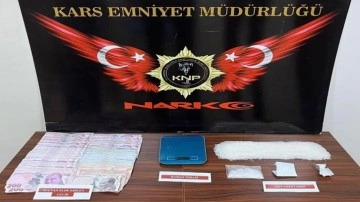 Kars'ta uyuşturucu tacirlerine geçit verilmedi! 13 şüpheli isim tutuklandı