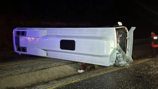 Kastamonu'da midibüs devrildi: 1 ölü 23 yaralı