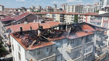 Kayseri'de 3 katlı binanın çatısı yandı
