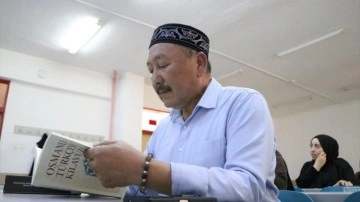 Kazak Türkü 62 yaşında üniversite okuyarak köklerini öğreniyor