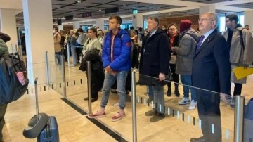 Kılıçdaroğlu, Almanya'da pasaport sırasına girdi