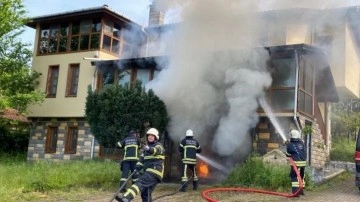 Kocaeli'de garajdaki otomobilden villaya yangın sıçradı