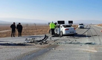 Konya'da feci kaza... Otomobil TIR'a çarptı: 2 ölü