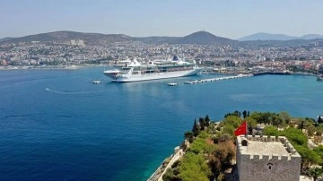Kuşadası, denizden gelecek 1 milyon turist ağırlamayı hedefliyor
