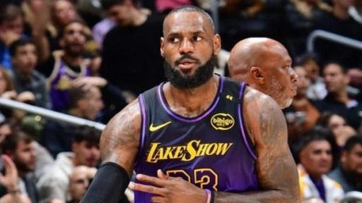 LeBron James 38 sayı ile alev aldı! Lakers, evinde hata yapmadı