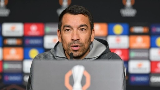 Lyon maçında kim oynayacak? Van Bronckhorst'tan kaleci açıklaması