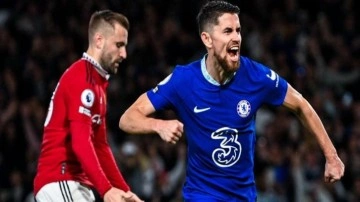 Manchester United Chelsea karşısında 1 puanı 90+4'te kurtardı