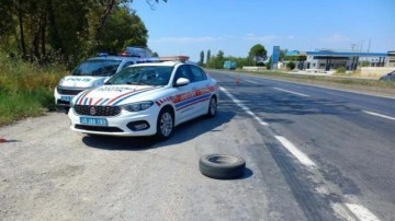 Manisa'da otomobilden fırlayan lastiğin isabet ettiği polis memuru yaralandı!