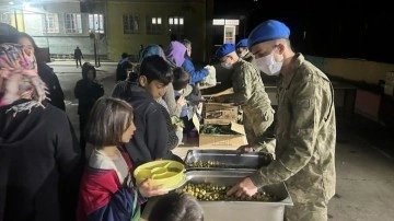 Mehmetcikten deprem bölgesinde sahur ikramı