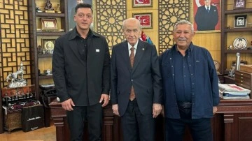 Mesut Özil, MHP Lideri Bahçeli'yi ziyaret etti