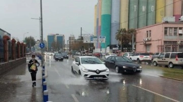 Meteoroloji'den İzmir için sağanak yağış uyarısı