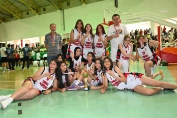 Metropolis Spor Kulübü İzmir Basketbol İl Birinciliği U18 Kızlar kategorisinde şampiyon oldu