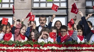 Milli Eğitim Bakanı Tekin, öğrencilerle Birinci Meclis'i ziyaret etti