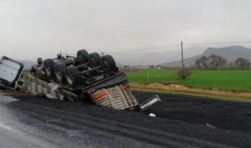 Nallıhan Ankara yolunda TIR şarampole devrildi: 1 yaralı