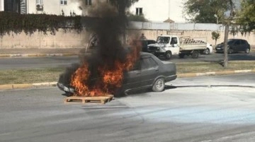 Otomobilini satmak için notere götürecekti! Park halindeki araç yanarak kullanılamaz hale geldi