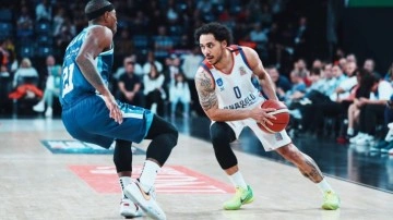 Parkede müthiş maç! Anadolu Efes'ten Telekom'a 15 say fark