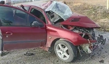 Polis memuru ve oğlu, trafik kazasında yaşamını yitirdi